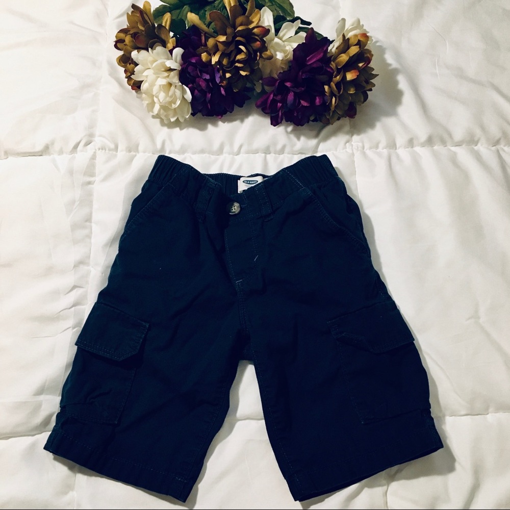 Old Navy cargo shorts : size 5T
